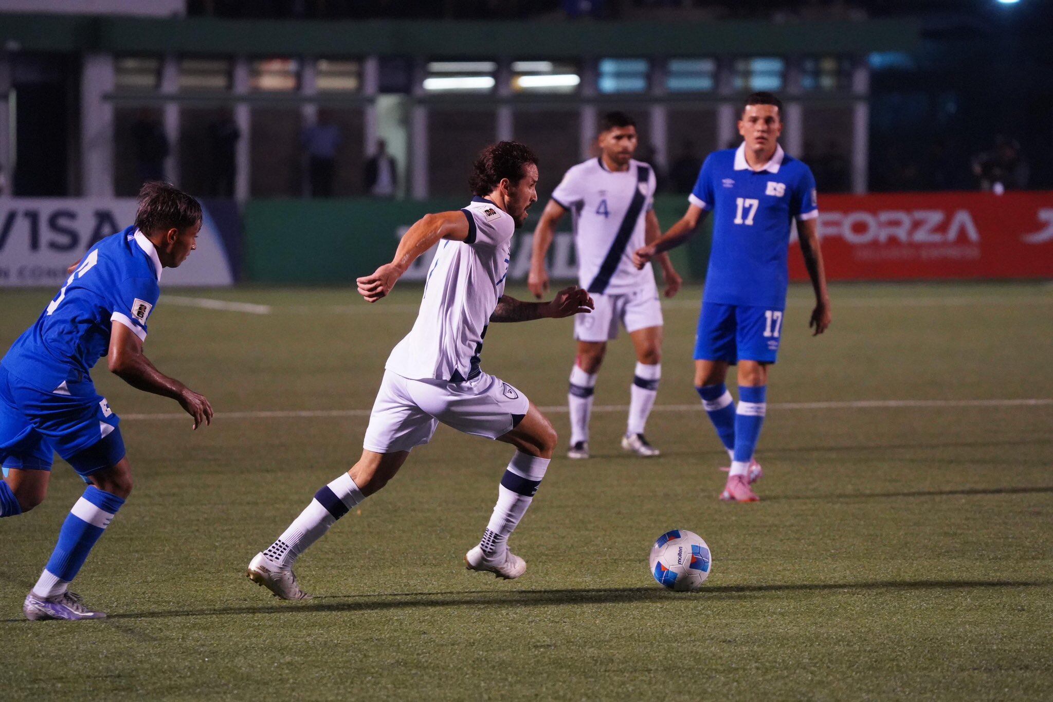 Guatemala perdió 0-1 en casa en contra de El Salvador (X/@fedefut_oficial)