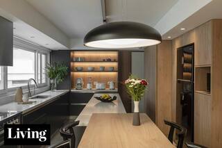 Idearon soluciones ingeniosas para actualizar la cocina de un departamento de época