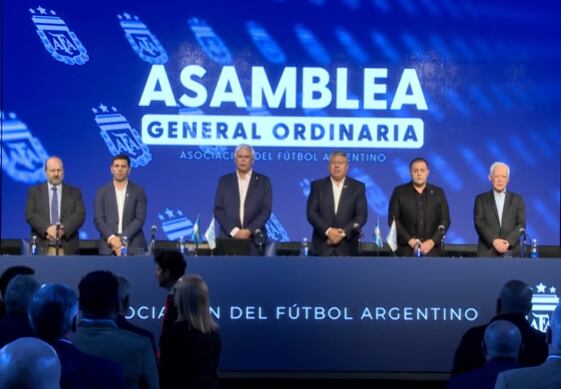 La plana mayor de la AFA, con Claudio