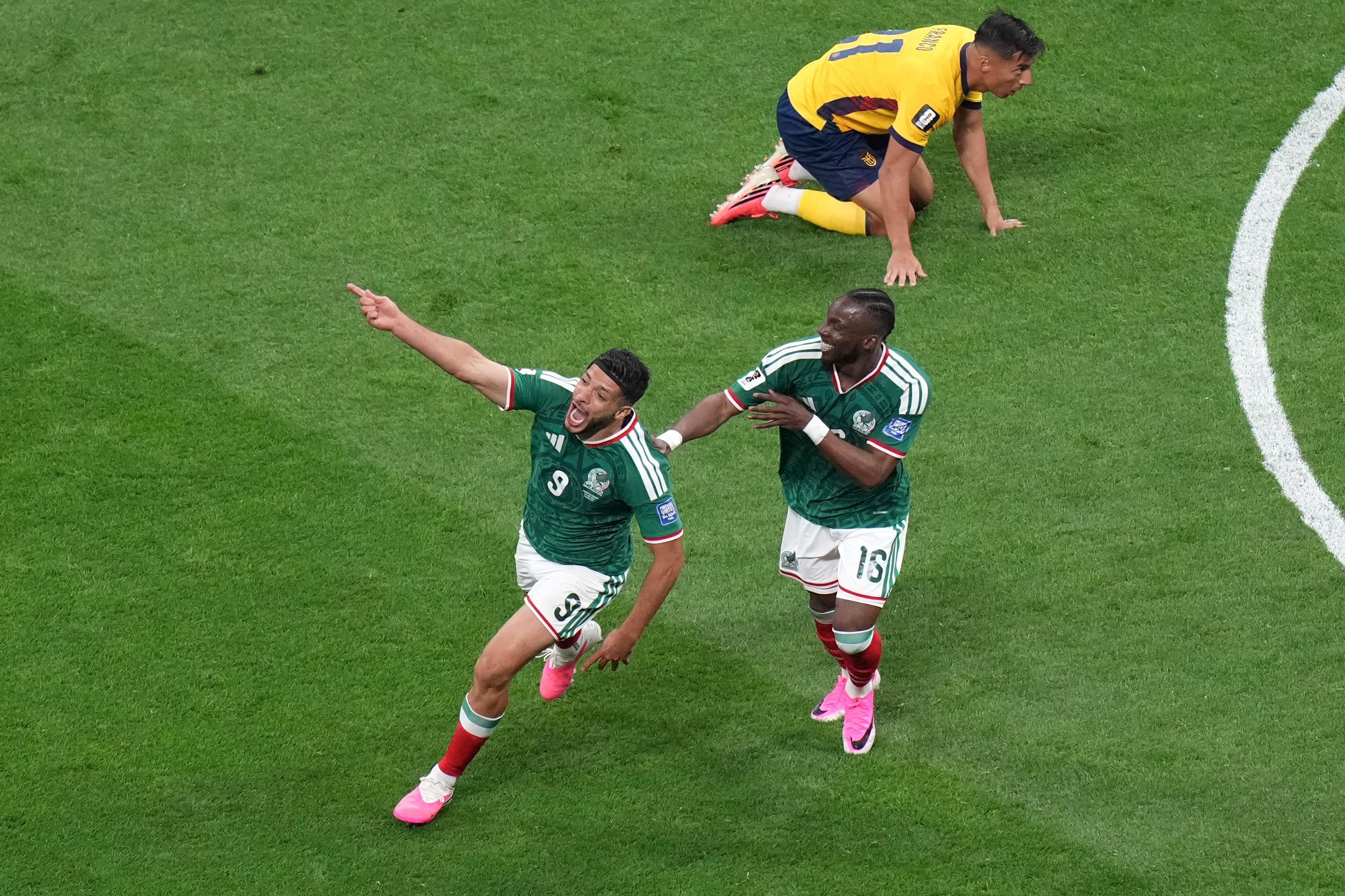 México venció 2-0 a Ecuador en dieciseisavos de final