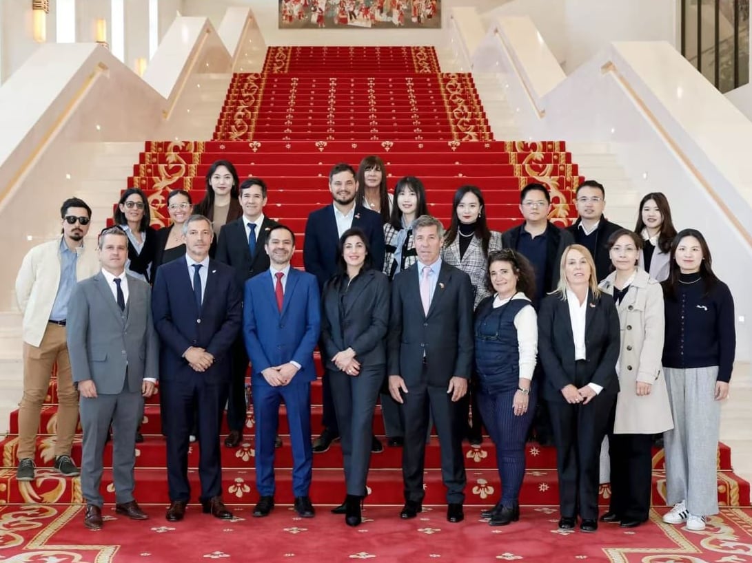 Santillán encabezó la delegación de diputados libertarios que viajaron a China