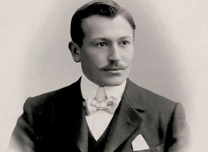 Wilsdorf no solo creó la relojería y su imagen, sino que se aseguró de que su visión continuara intacta cuando él ya no estuviera