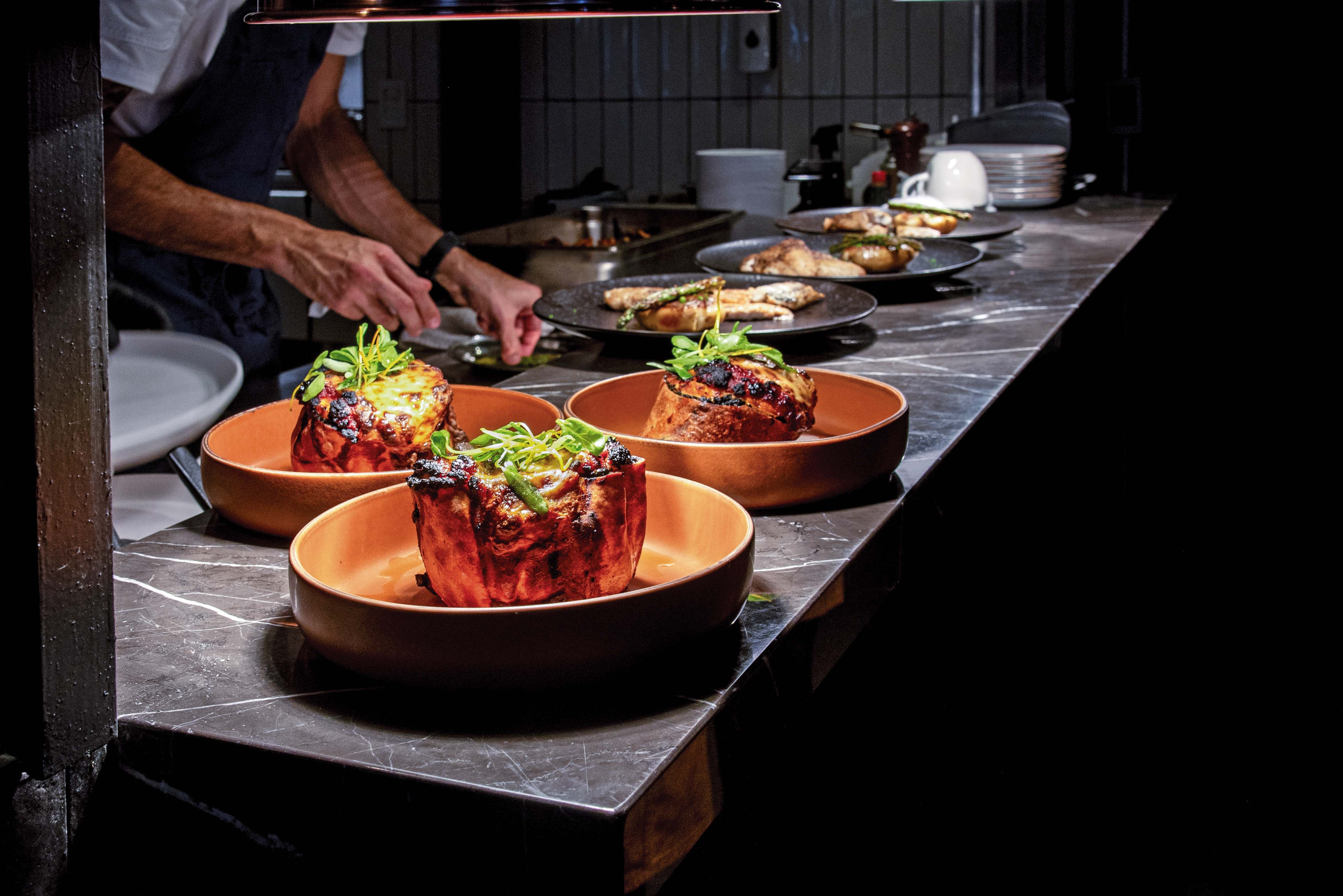 Lasagna gratinada de calabaza, queso parmesano y espinaca