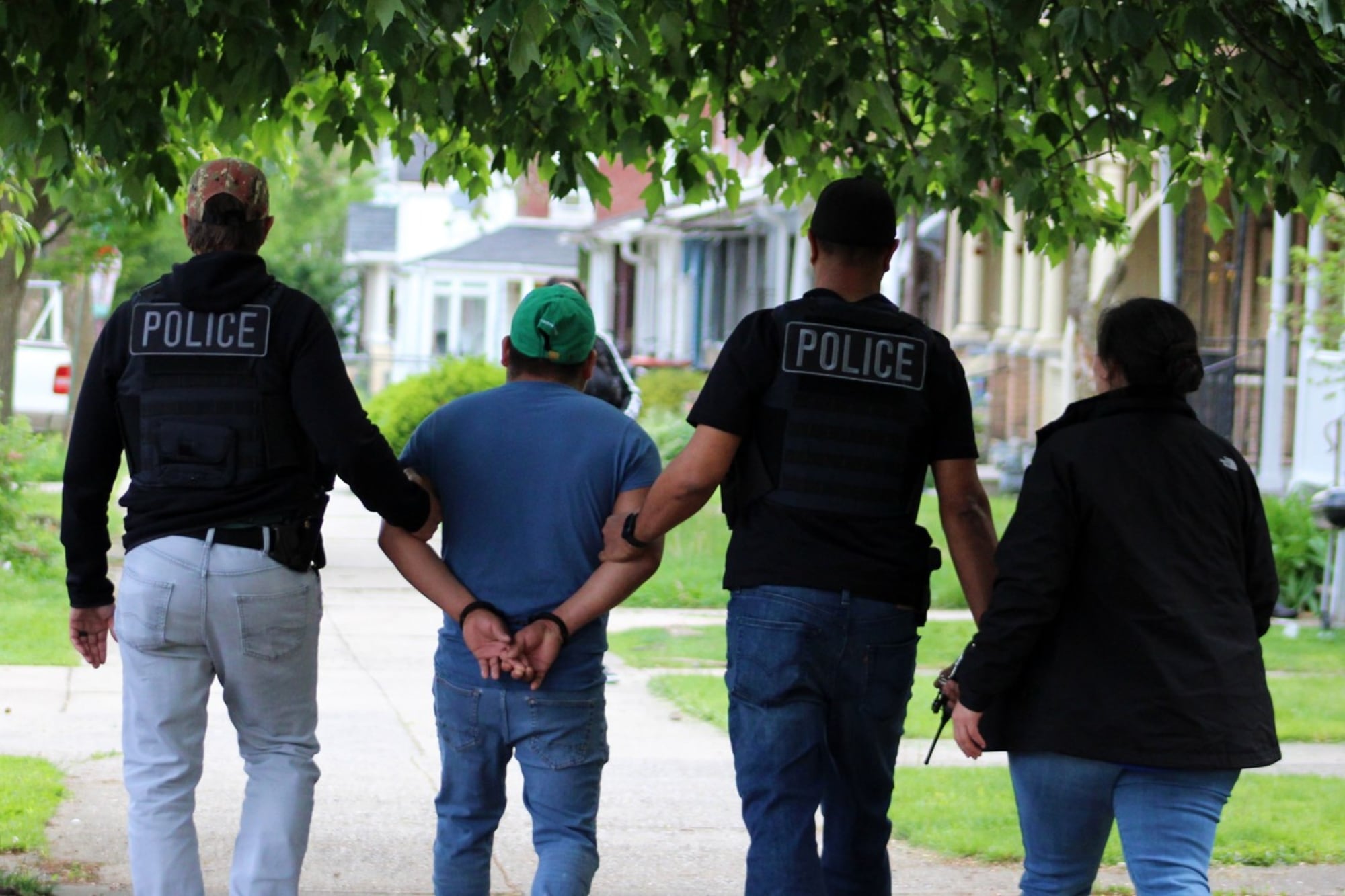 Muchos migrantes enfrentan procesos de deportación sin haber sido notificados, lo que los deja en una situación de vulnerabilidad legal