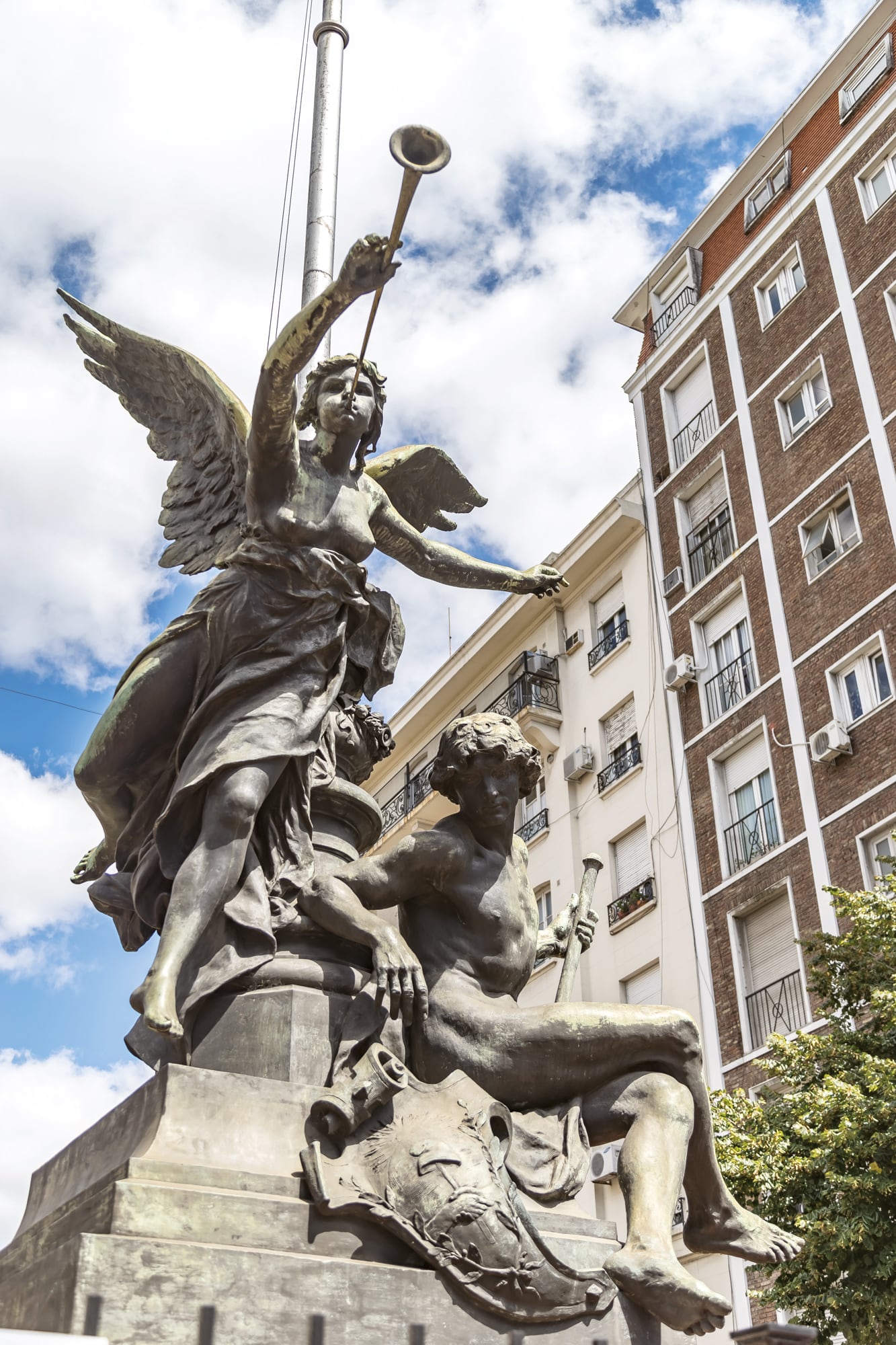 El Comercio Marítimo en Av. de los Incas y Zapiola.