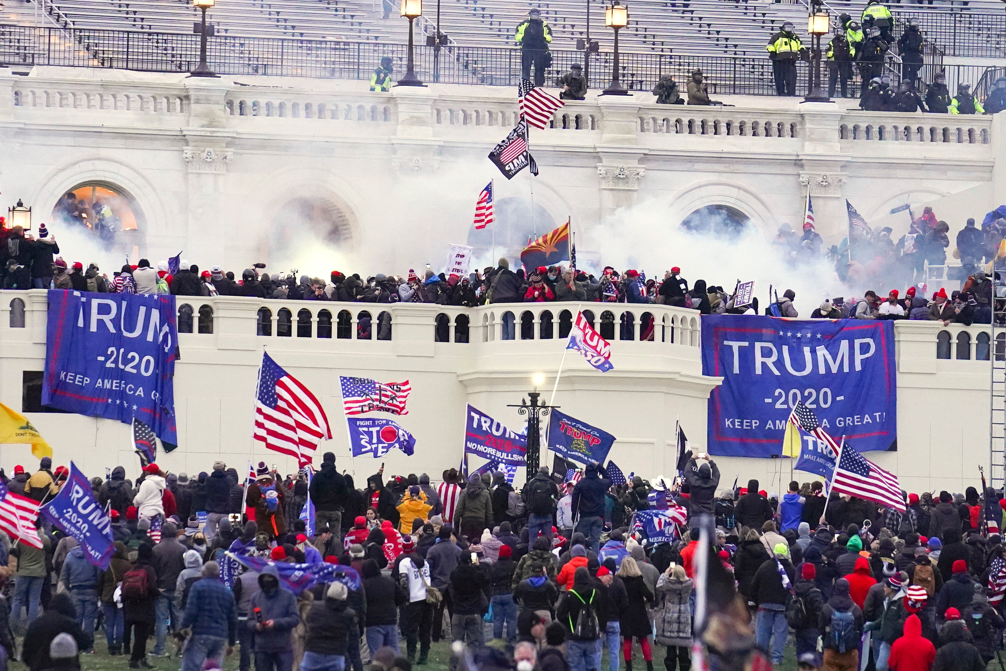 Manifestantes se presentan en el Capitolio de Estados Unidos el 6 de enero de 2021, en Washington.