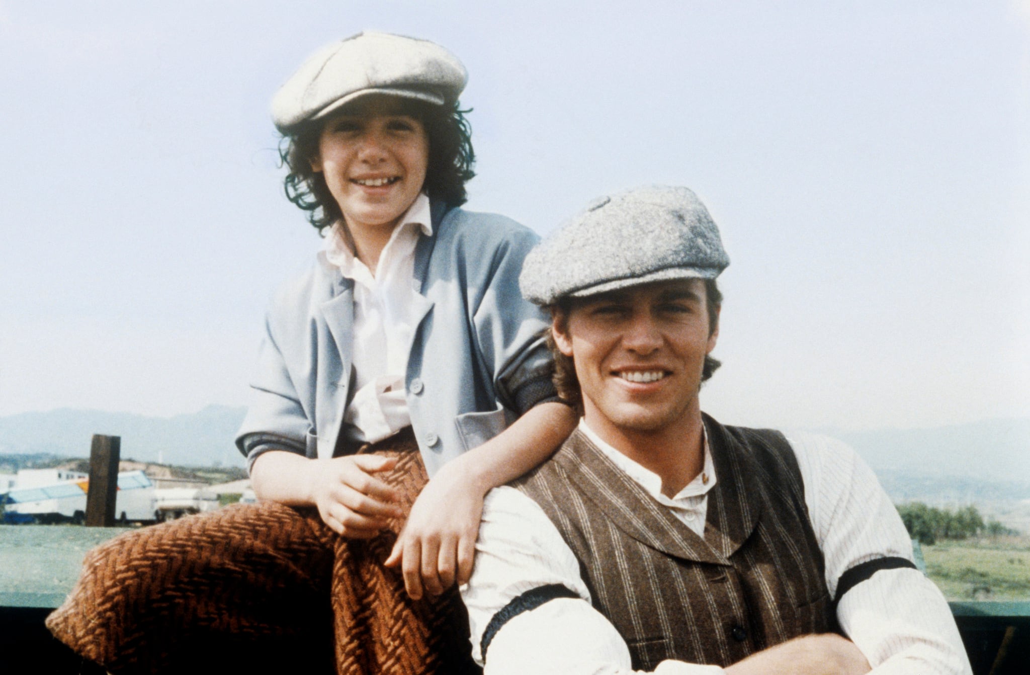 Jeffrey (Meeno Peluce) y Phineas (Jon-Erik Hexum), el dúo protagónico de Viajeros.