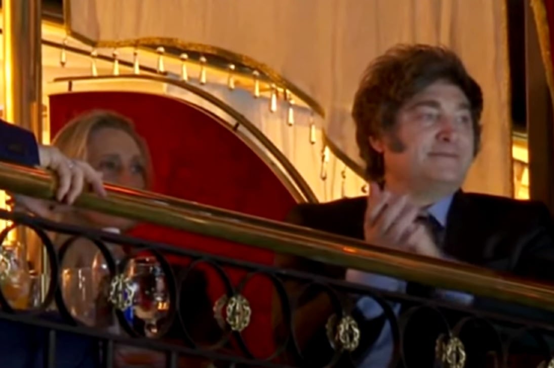 Karina y Javier Milei fueron a ver el desfile de Roberto Piazza en Señor Tango