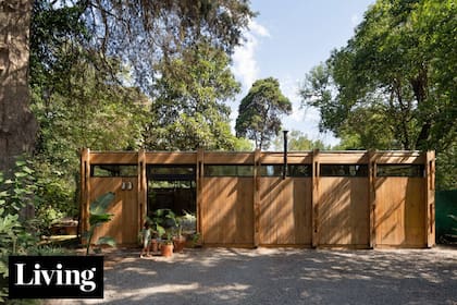 Un refugio de madera de 50m2 que nació como sala de ensayo y se convirtió en vivienda familiar