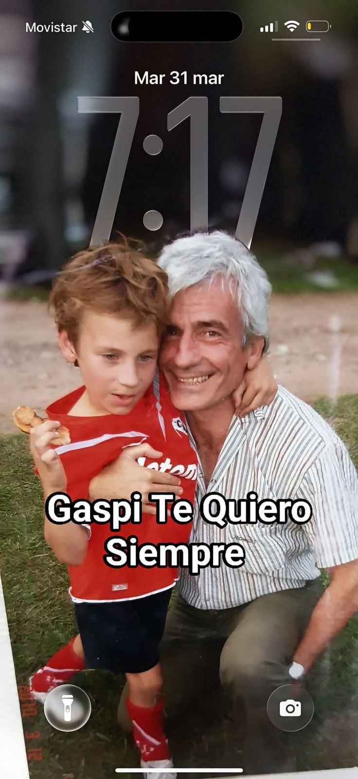 Una imagen de padre e hijo en la infancia