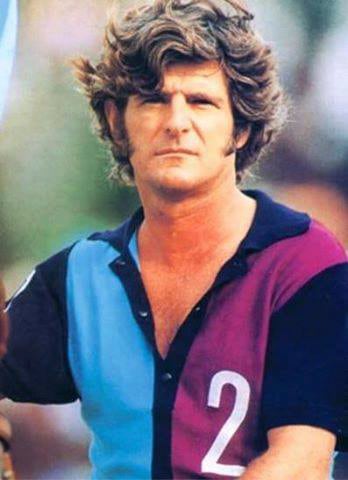 Con la camiseta de su Nueva Escocia