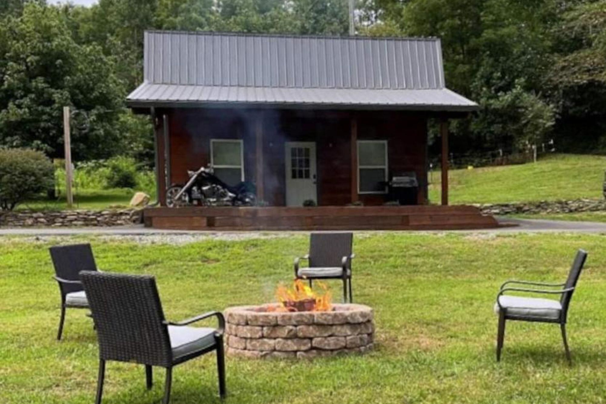 The Dragon’s Rest, está diseñada para motociclistas que recorren las rutas de la zona foto: (booking).