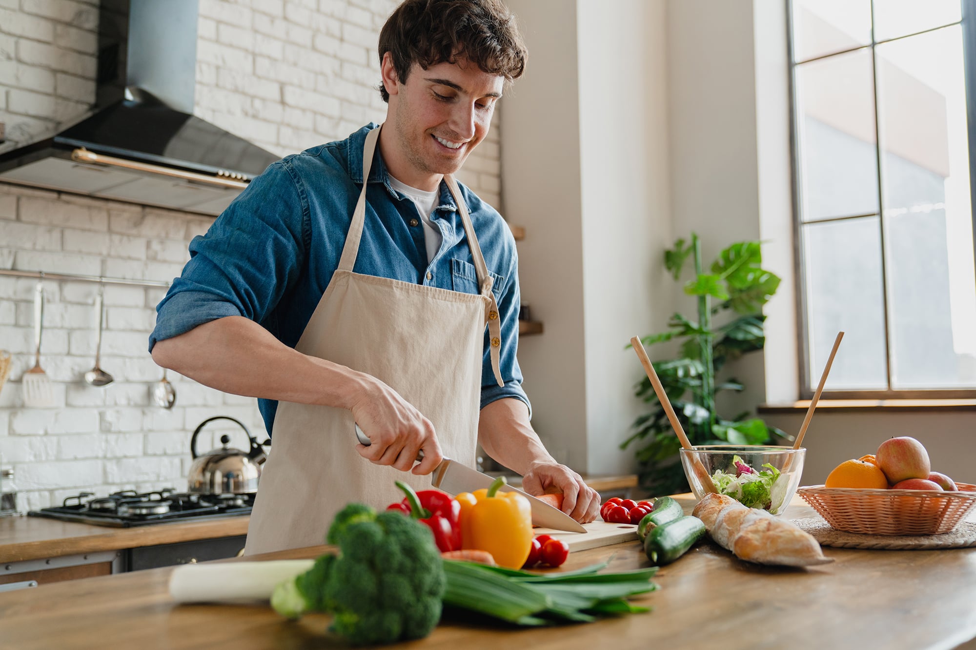 El tratamiento va más allá del antibiótico: cambios en la alimentación, manejo del estrés y seguimiento profesional son parte del abordaje