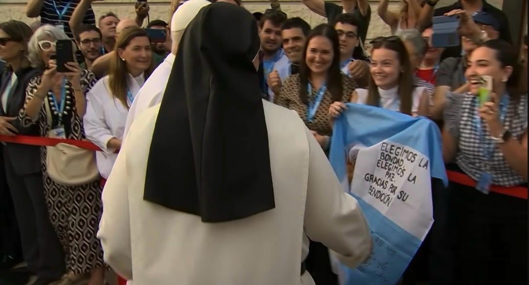 El Papa participa de la ceremonia de envío de un nuevo corredor humanitario impulsado por la fundación encabezada por la monja argentina sor Lucía Caram