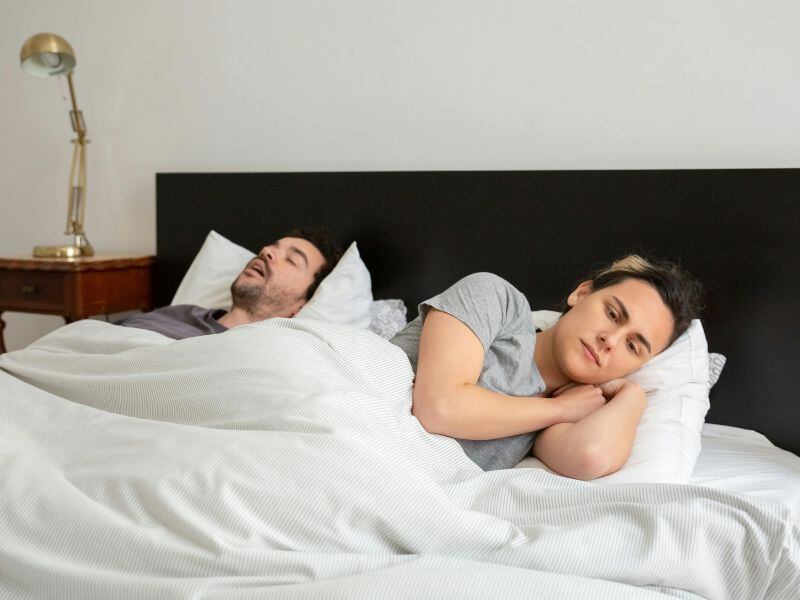Eduard Estivill, experto en sueño: “Dormir en pareja es amoroso, pero se duerme mejor separado”