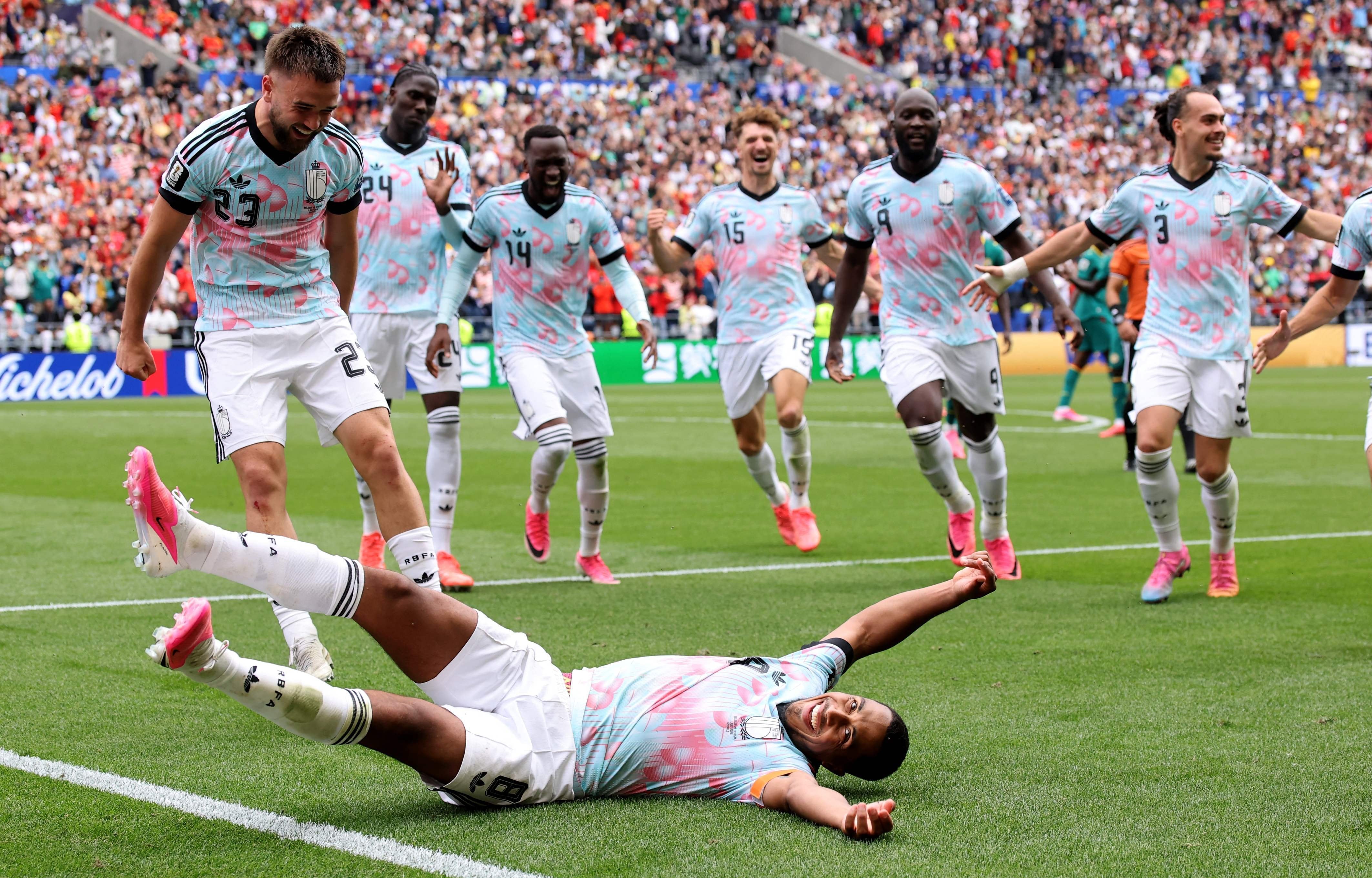 La alegría de Youri Tielemans tras convertir el 3 a 2 definitivo de Bélgica frente a Senegal
