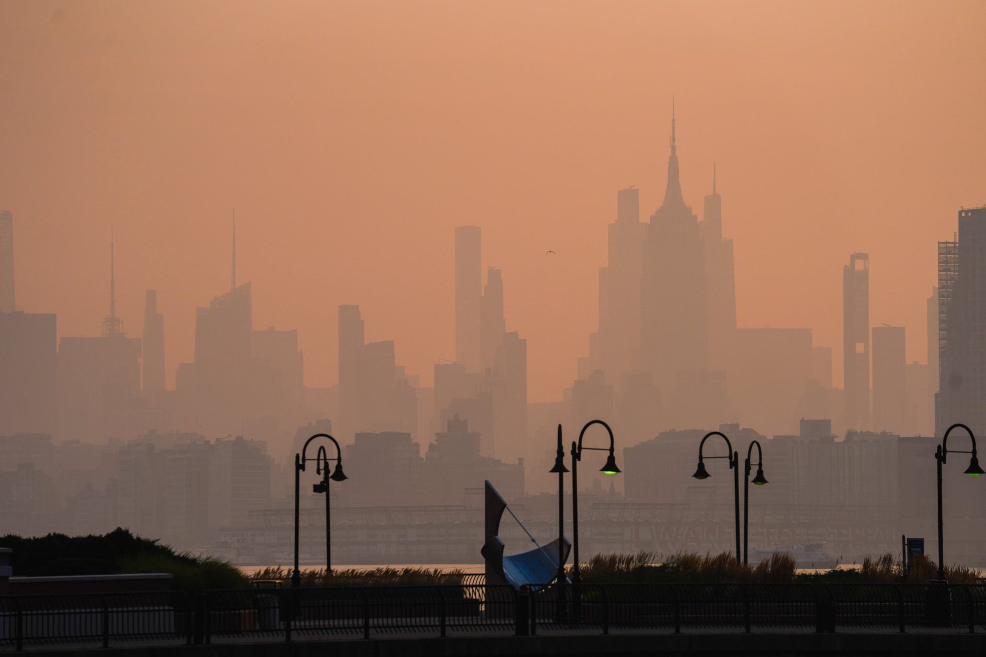 Nueva York queda entre las ciudades con peor calidad de aire del mundo por el humo de los incendios en Canadá