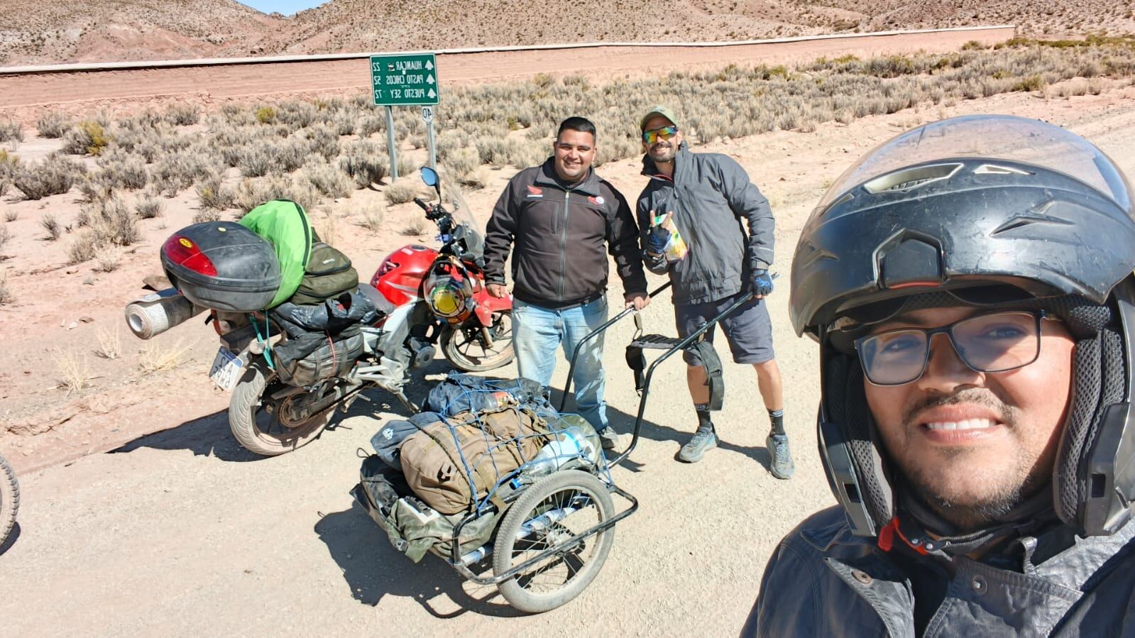 Un encuentro con dos motoqueros en el norte argentino
