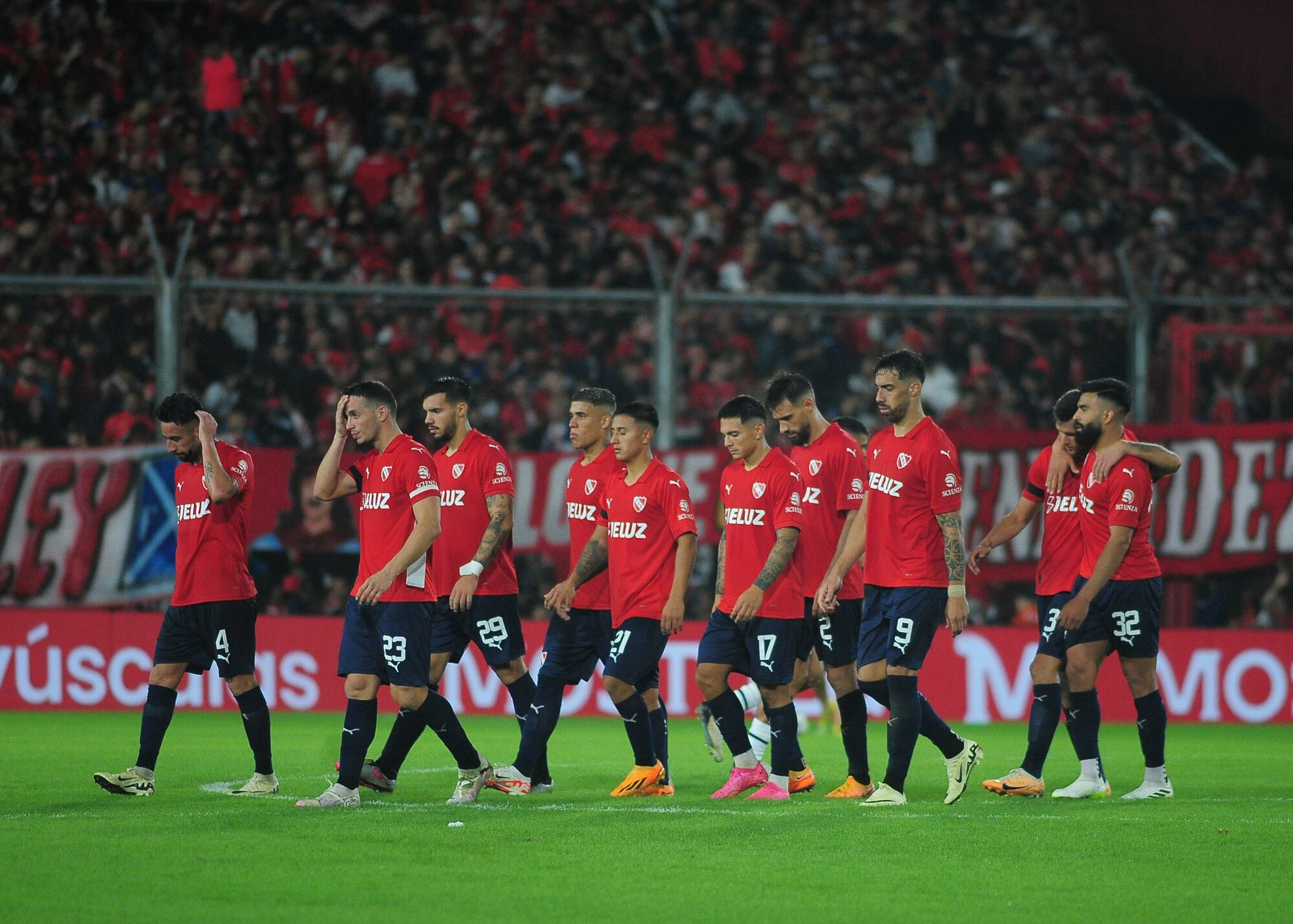 Independiente y Talleres se quedaron afuera después de un empate a pura locura