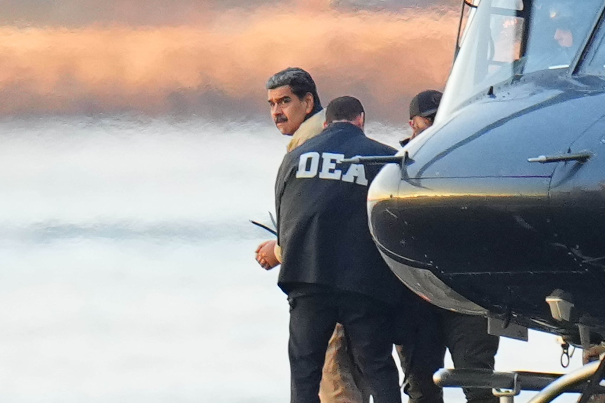 Maduro antes de subirse al helicóptero que lo trasladó a los tribunales de Nueva York