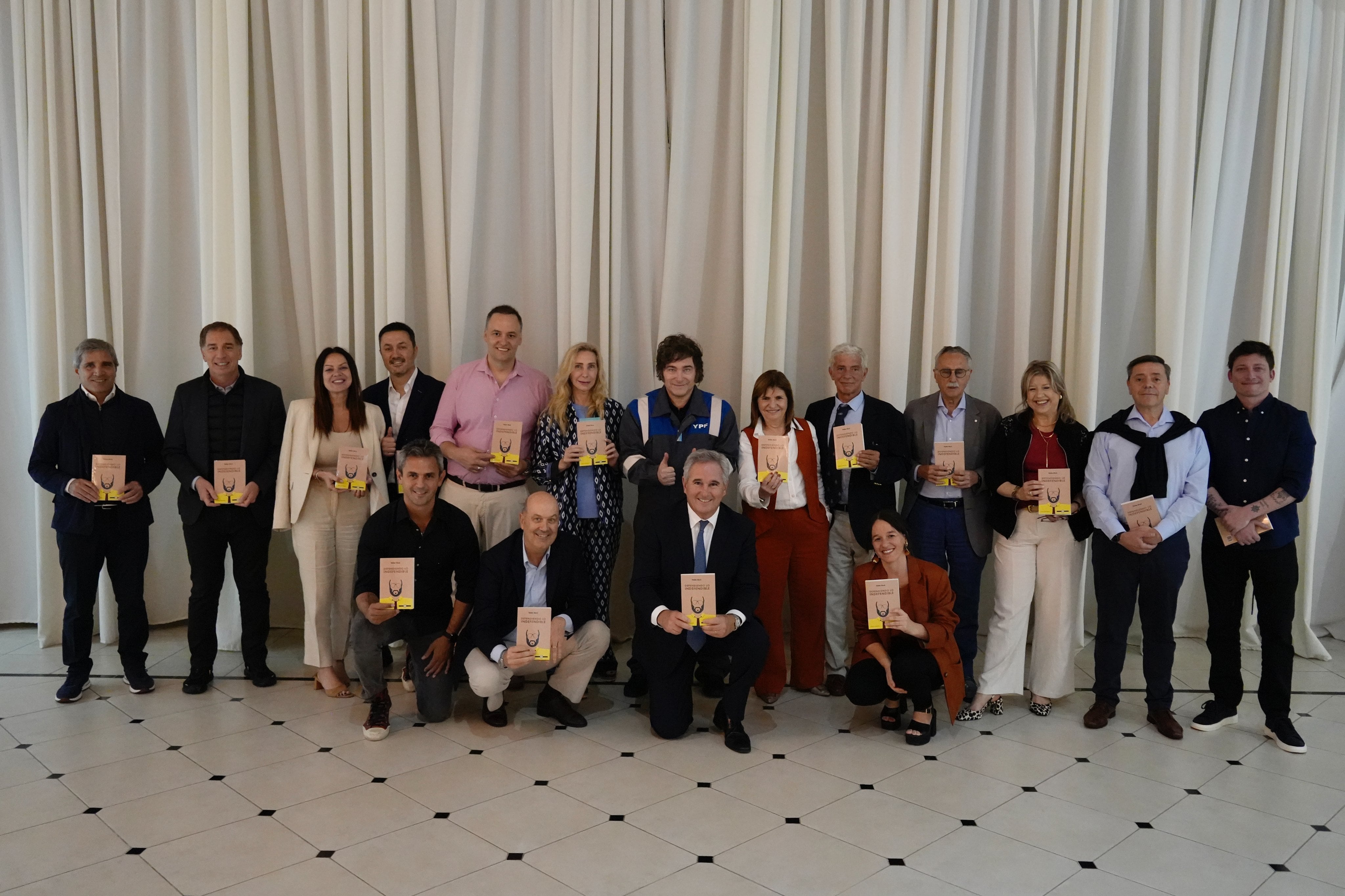 Todos los funcionarios del Gobierno que participaron de la reunión convocada por Javier Milei en Olivos