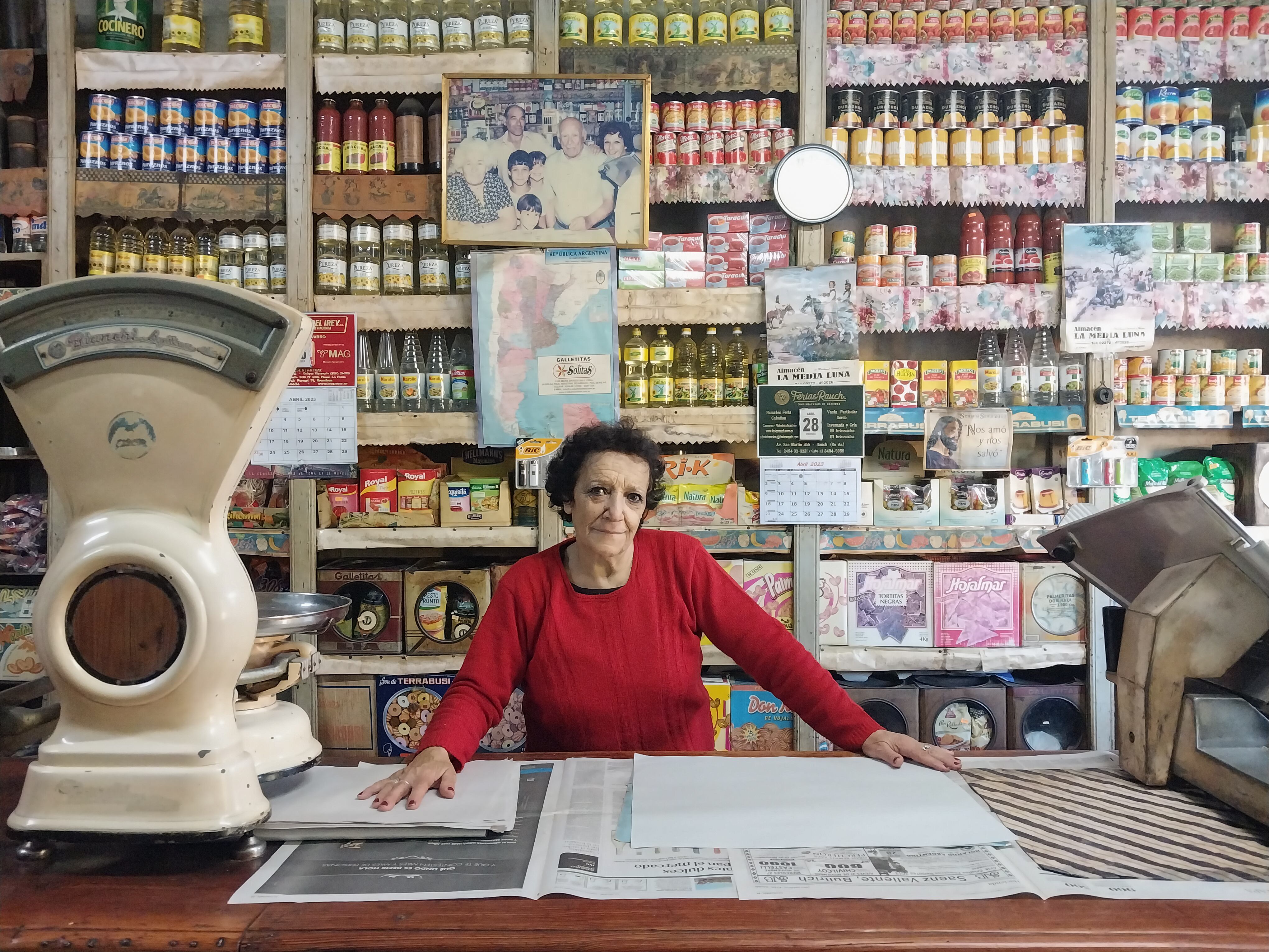 El almacén La Media Luna fue fundado en 1914 en Las Marianas, Navarro, y mantiene su identidad