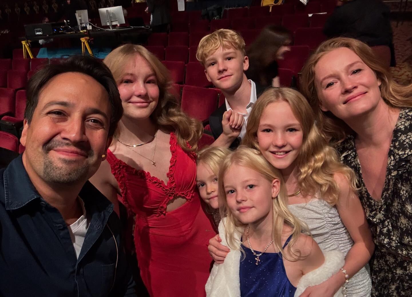 Lin-Manuel Miranda junto a Kimberly Van Der Beek y sus hijos (Instagram/@dawsonscreek_world)