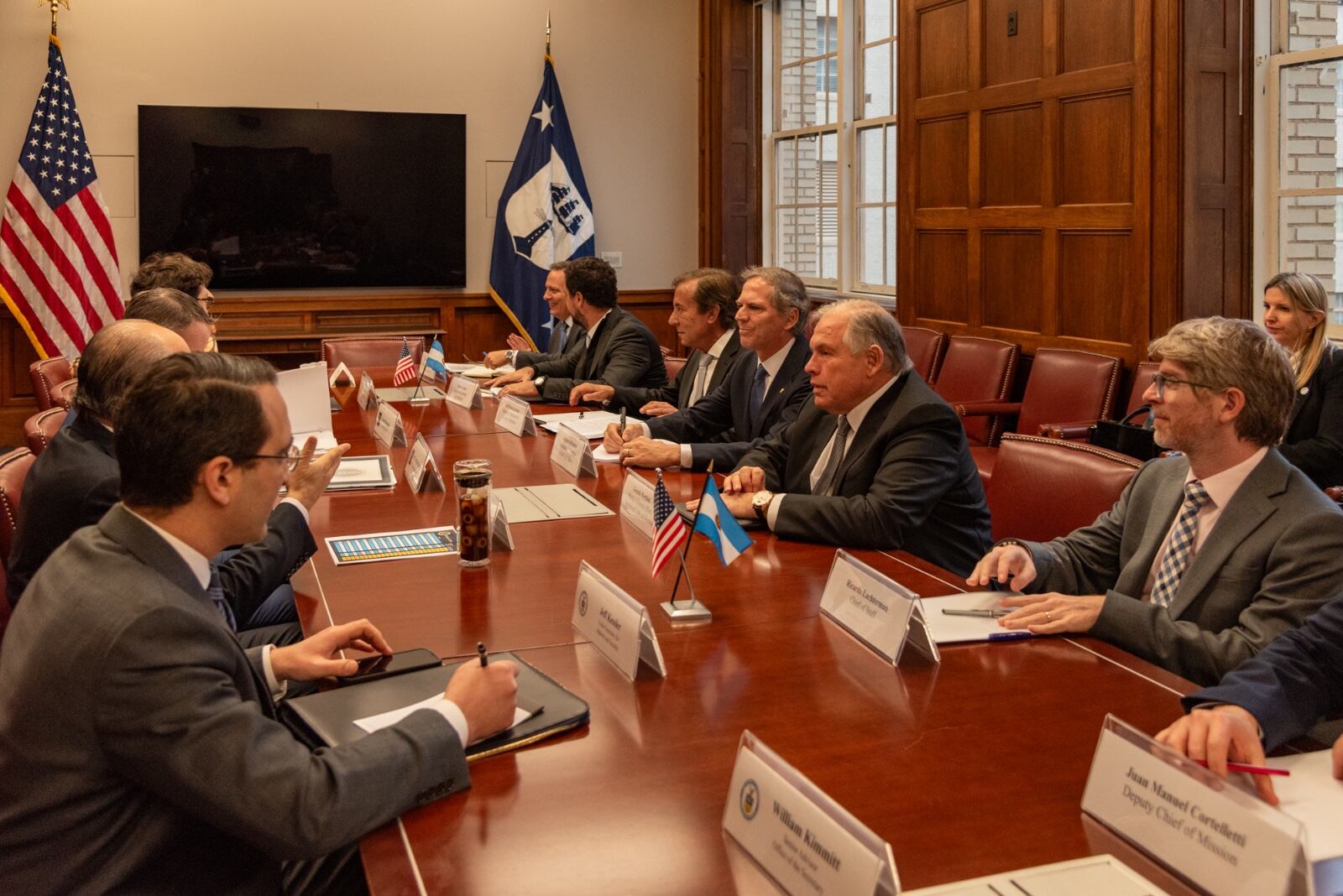 El canciller Gerardo Werthein reunido con los funcionarios de la secretaría de Comercio