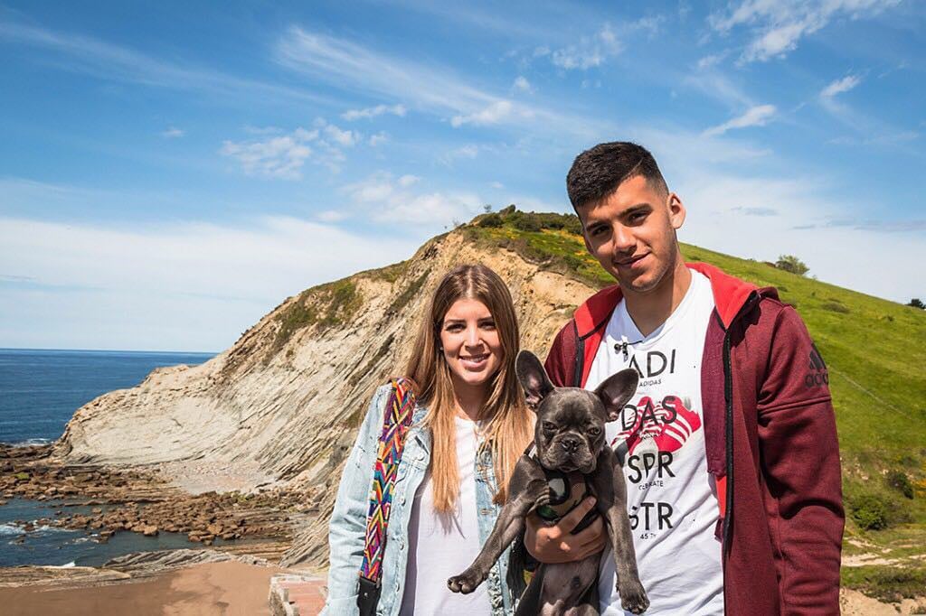 En 2016, Rocío se instaló en Europa y agrandaron la familia con sus perros Raúl y Matilda (Foto: Instagram @rocioesposito)