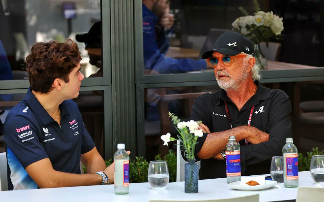Una charla de Colapinto con Briatore, que tuvo palabras duras hacia él respecto de su madurez en la Fórmula 1
