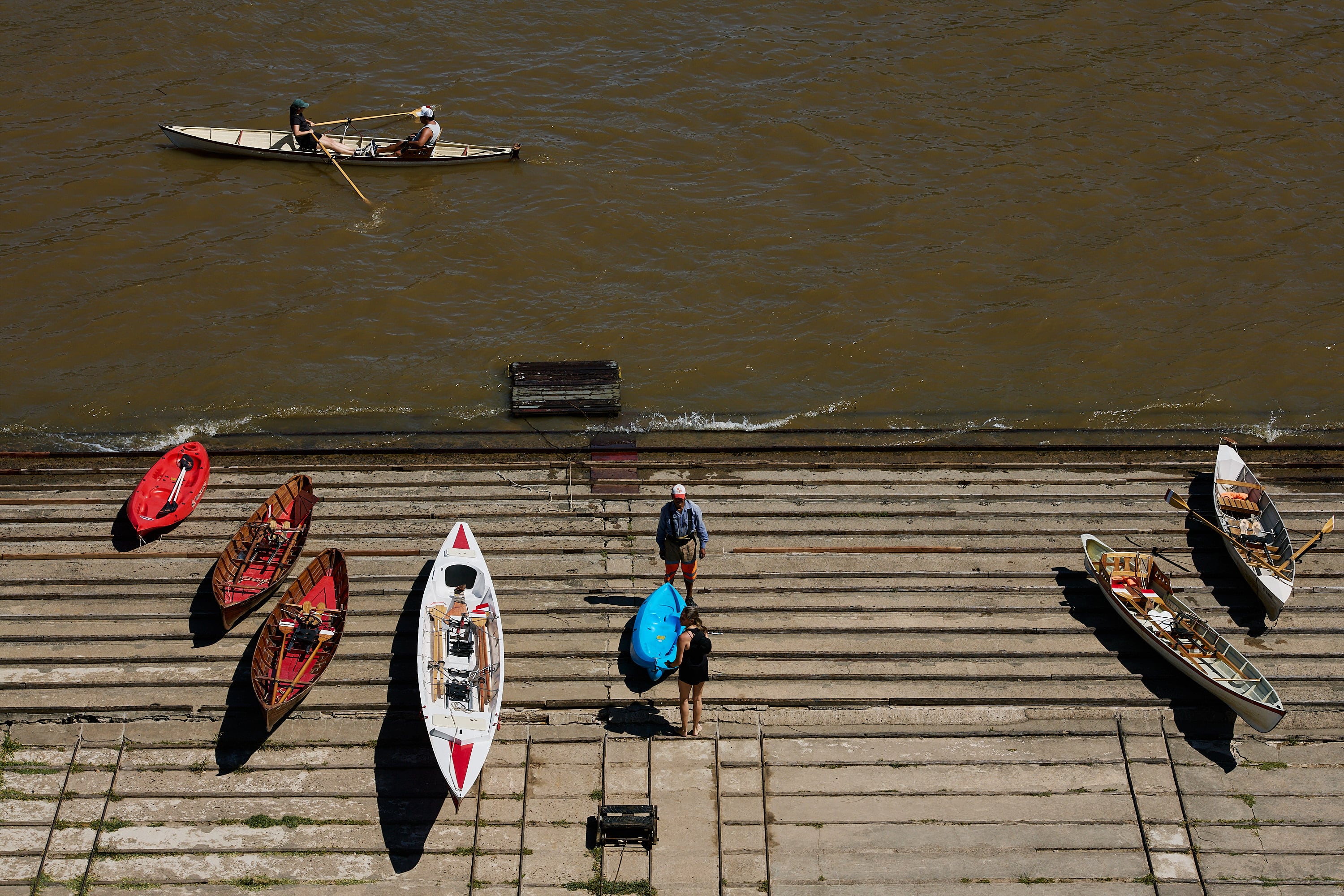Orgullo deportivo: más de 1700 regatas ganadas y el primer club en llegar a las 1000 victorias en los años 80. Tiene 190 embarcaciones -algunas de madera, con hasta un siglo encima y remaches de cobre- y una carpintería propia que todavía deja marca en cada uno de los 2000 metros de competencia