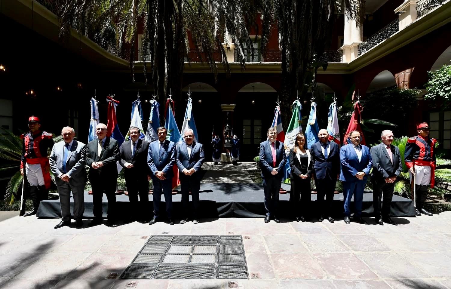 Gobernadores peronistas no alineados con Cristina Kirchner evalúan unirse en Diputados para negociar con Milei una agenda federal