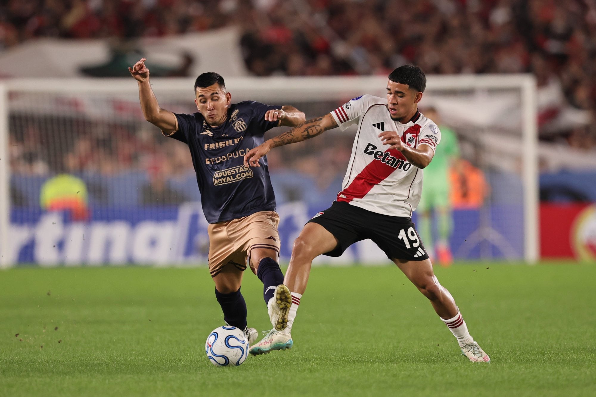 El ingreso de Kendry Páez le dio más profundidad a los intentos ofensivos de River