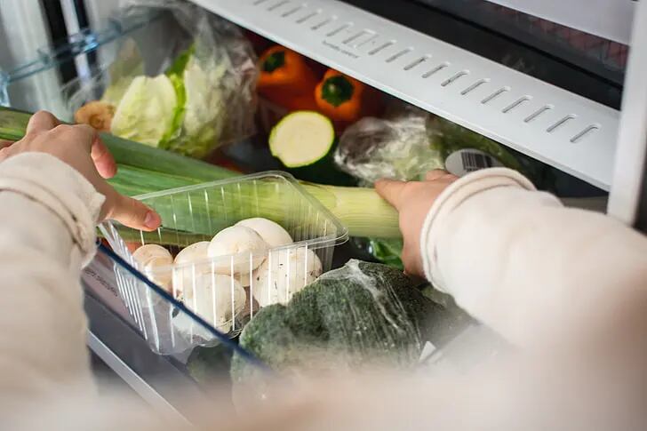 Cuáles son las frutas y verduras que hay que conservar en la heladera.