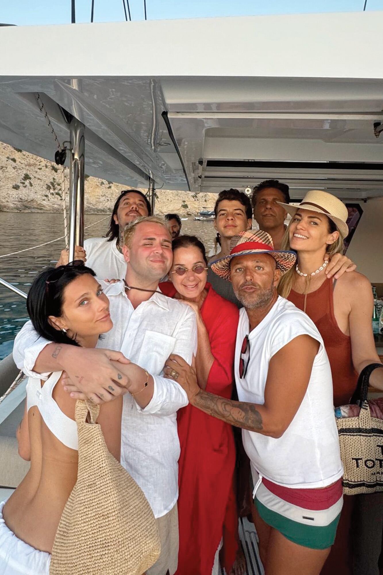 La banda casi al completo. Valentina, Sebastián, Tomi Raimon, Lucrecia Gamundi, Gaby Álvarez, Daniela Urzi y su hijo Thiago, y Hernán Chammah.