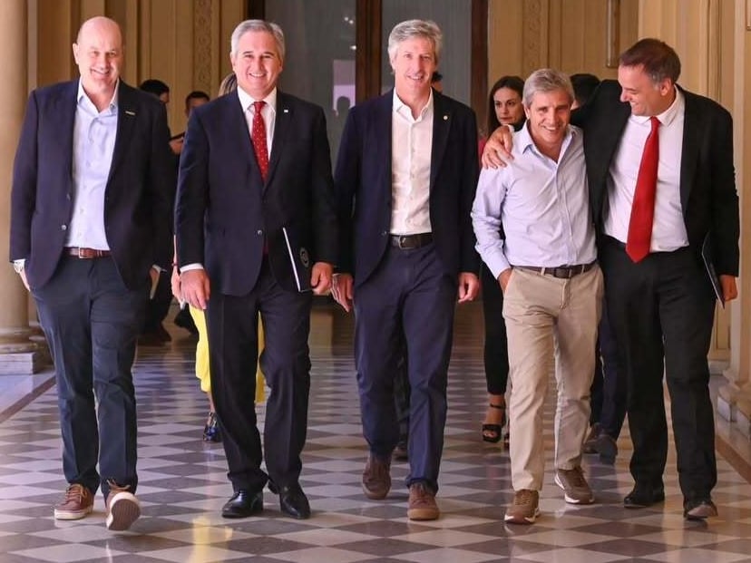 Sturzenegger, Quirno, Bausili, Caputo y Adorni por los pasillos de Balcarce 50 este viernes: festejos antes de explicar el acuerdo comercial con EE.UU.
