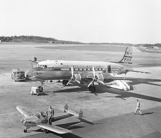 Imagen de archivo de un avión Douglas DC-4 de Pan American de 1950 (Getty Images)