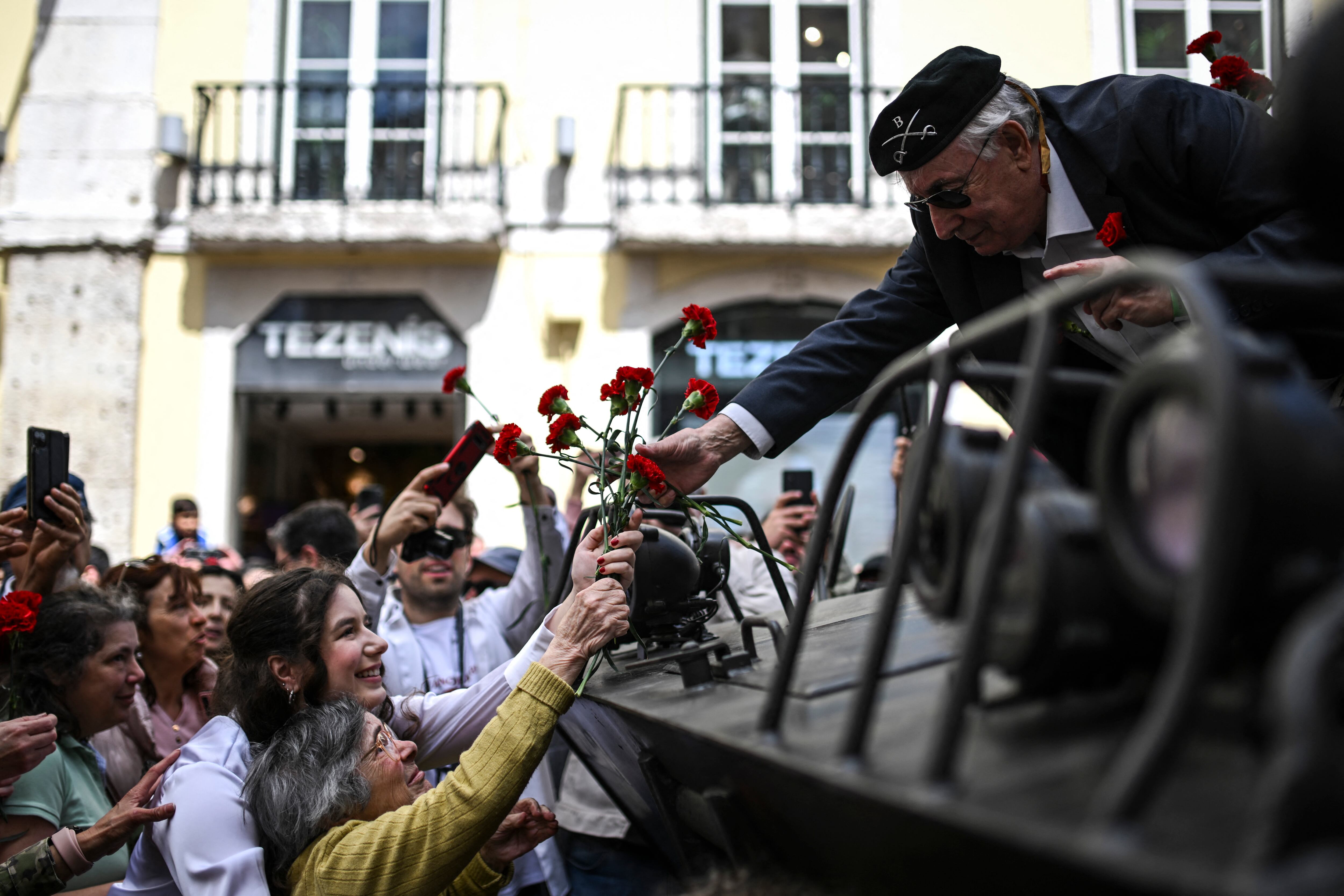 Revolución de los Claveles: Portugal celebra a lo grande los cincuenta años de la vuelta de la democracia