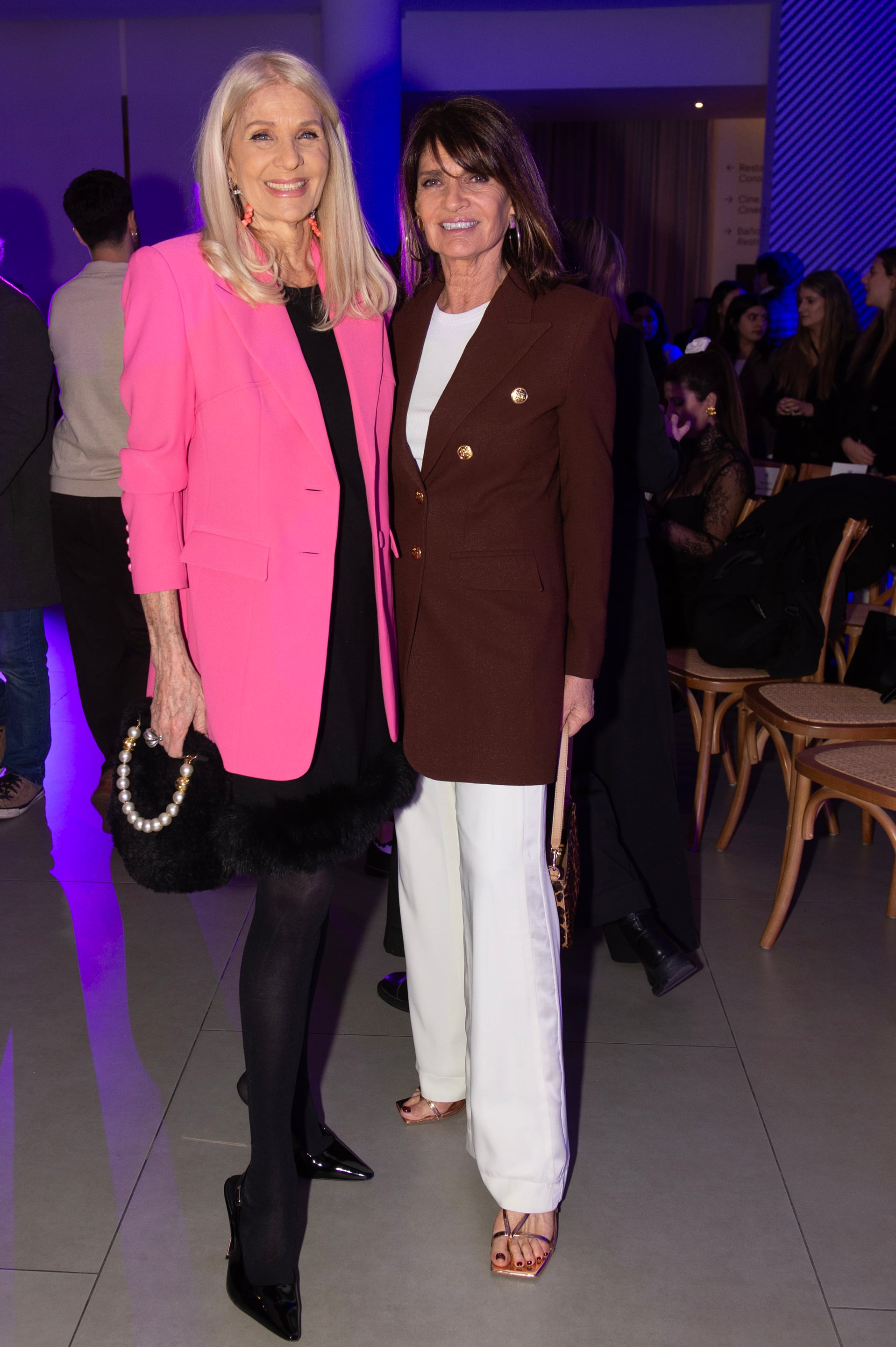 Juntas, las amigas modelos Evelyn Scheidl y Teresa Calandra