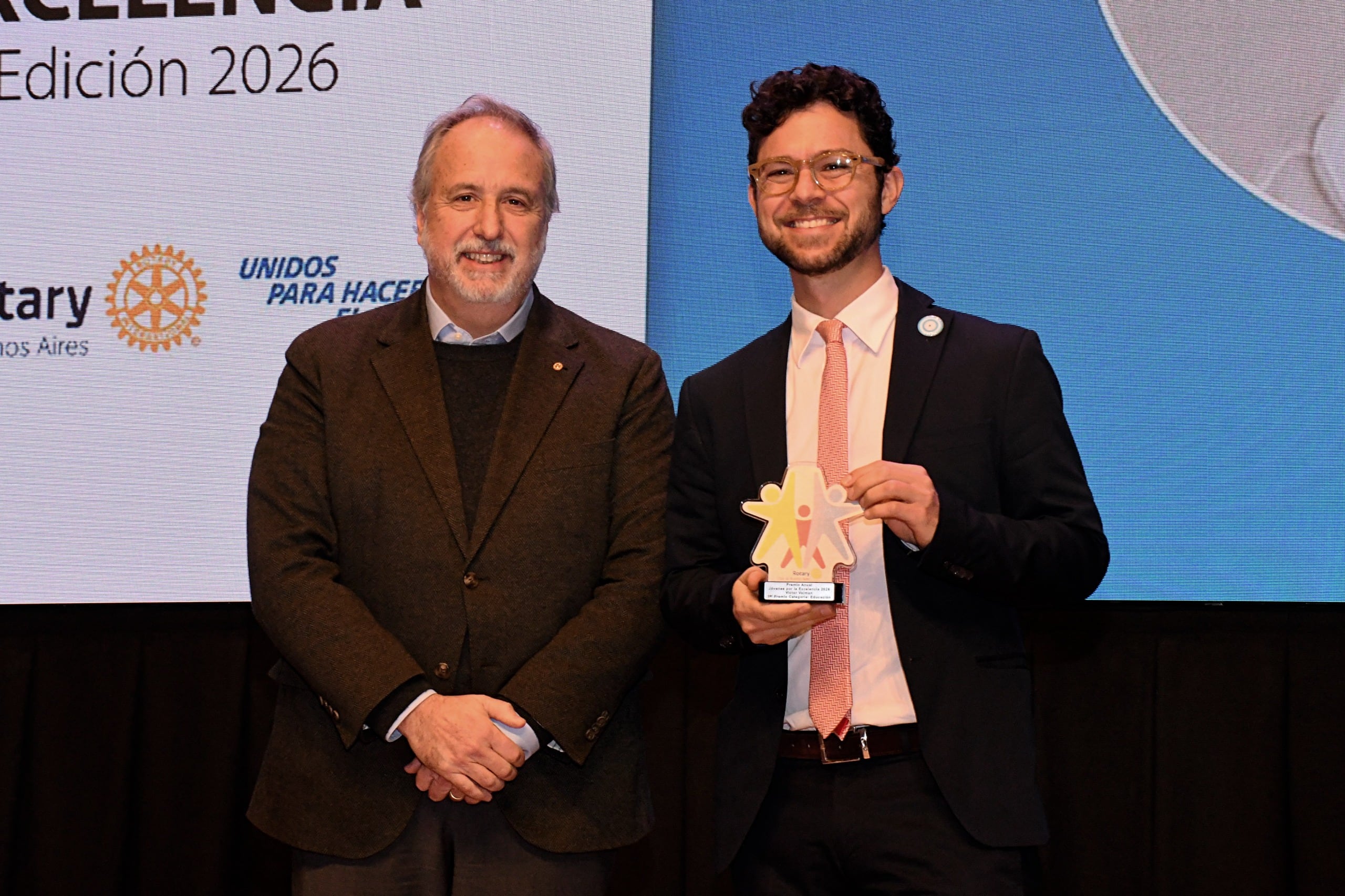 Por segundo año consecutivo, un periodista de La Nación ganó el Premio Rotary Jóvenes por la Excelencia 7 Víctor Volman, especialista en políticas educativas y director de Argentinos por la Educación