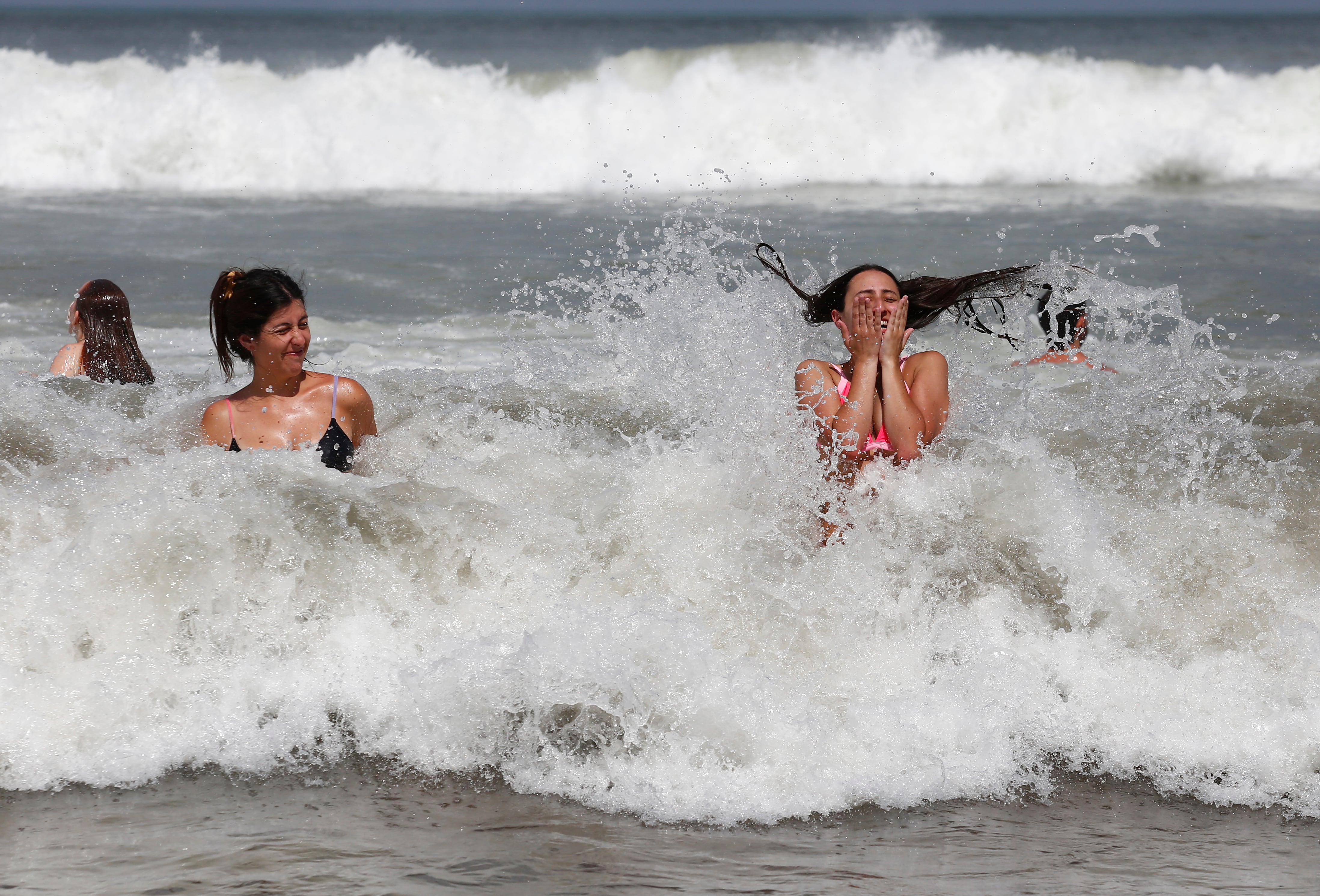 Mar del Plata: el testimonio de un guardavidas que actuó para rescatar a las personas de la ola gigante