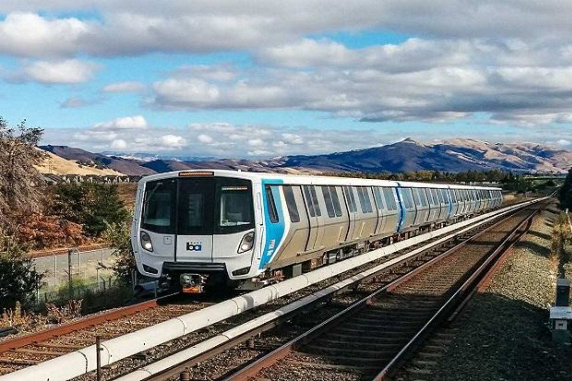 Mientras los técnicos intentaban resolver la falla, los pasajeros debieron buscar transportes alternativos