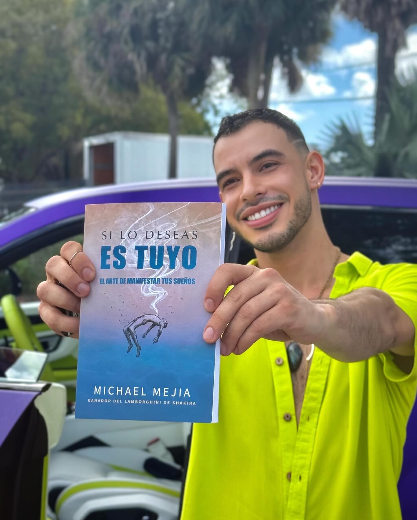 Michael Mejia recibió el vehículo que Shakira utilizó en el videoclip de Soltera