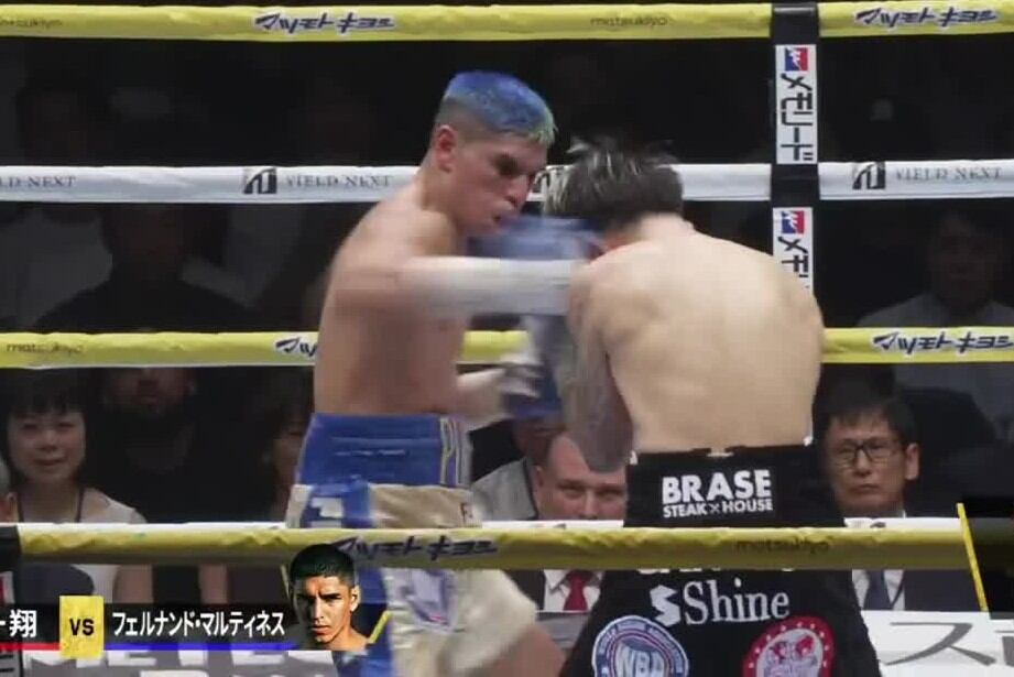 Fernando Martínez ante Katuzo Ioka, cuando pelearon a mediados de año por la unificación de los títulos supermosca