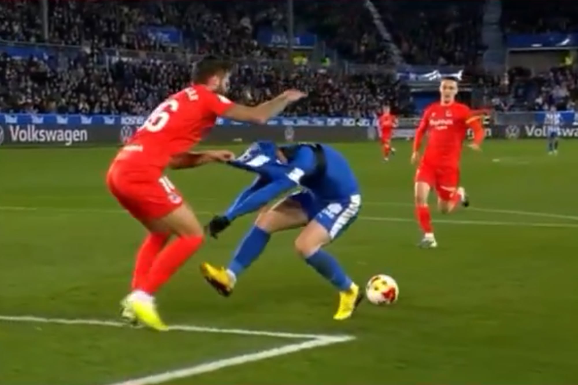 Al Alavés de Coudet le dieron un penal surrealista, lo malogró, Real Sociedad se lo dio vuelta y lo eliminó de la Copa del Rey