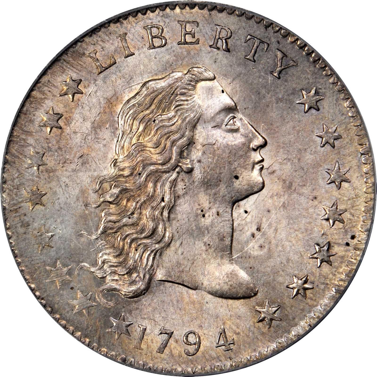 El dólar Flowing Hair presenta dimensiones ligeramente mayores y peso superior comparado con dólares estadounidenses posteriores como los Morgan y Peace