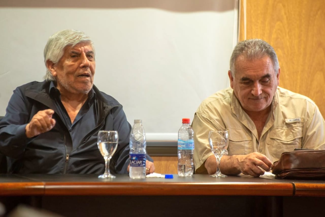 Hugo Moyano cedió y llegó a un acuerdo paritario con el Gobierno