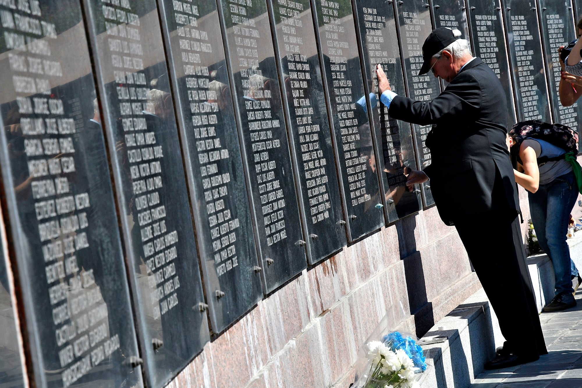 El cenotafio con los nombres de los caídos en Malvinas, en la Plaza San Martín