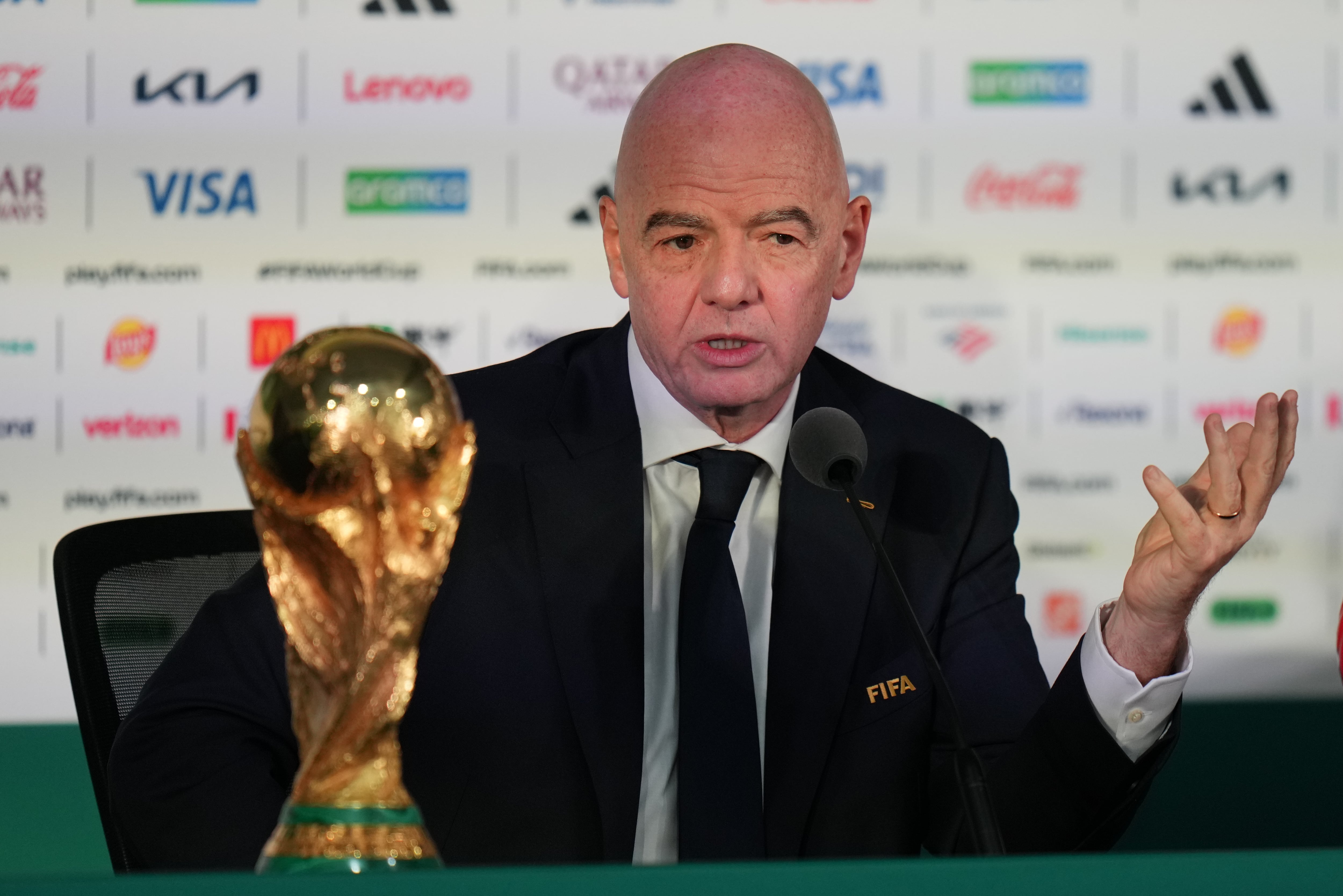 Ahora, a Gianni Infantino se le piden muchas más explicaciones, en medio de su camino hacia la reelección al frente de la FIFA