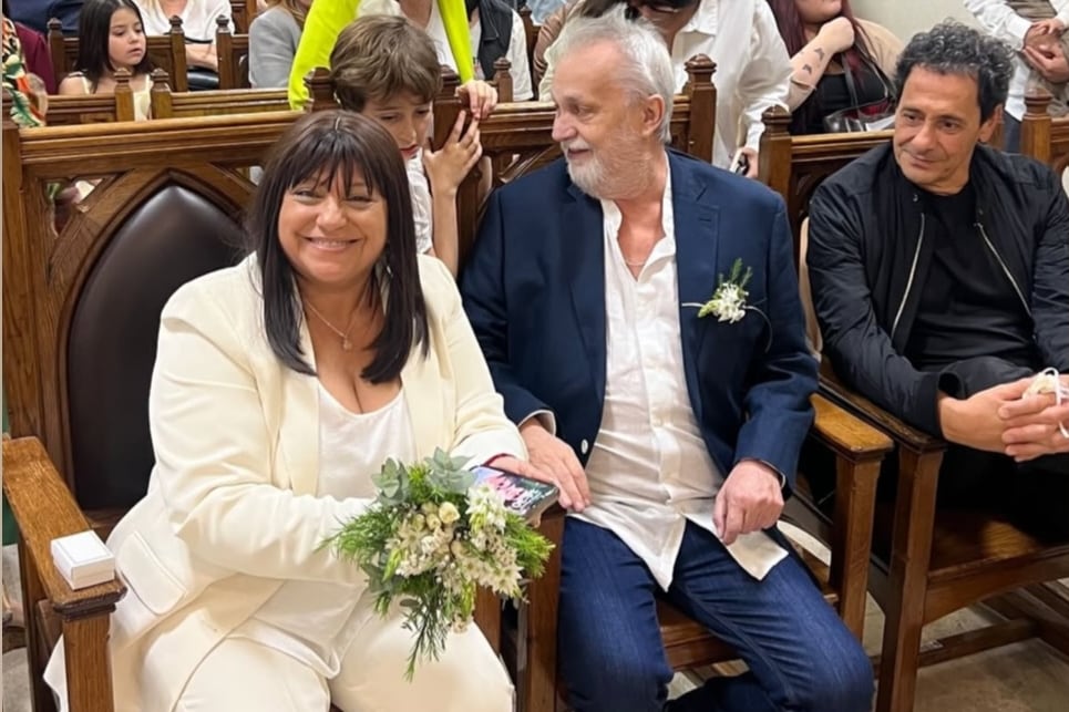 David Lebón y su flamante esposa, Patricia Oviedo. A su lado, Mollo, el testigo de casamiento